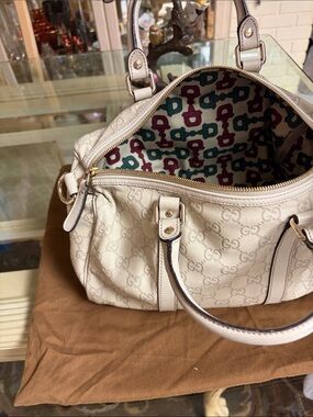 Gucci Cream Signature Canvas Shoulder Bag with Colorful Lined Interior